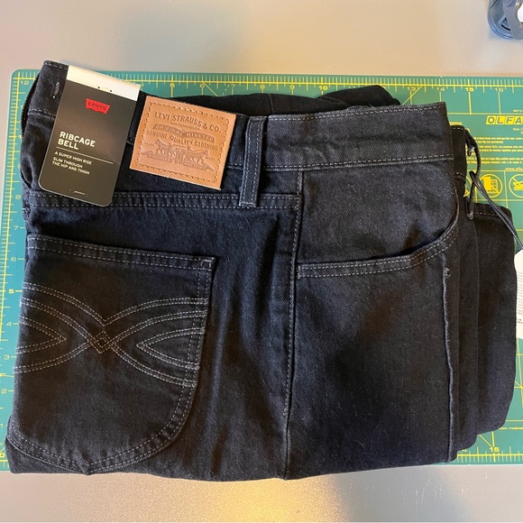 Levi's Ribcage Bell Western Women’s Jeans 31 x 30 Flare Wide Leg Boho 70’s Retro - Picture 8 of 10